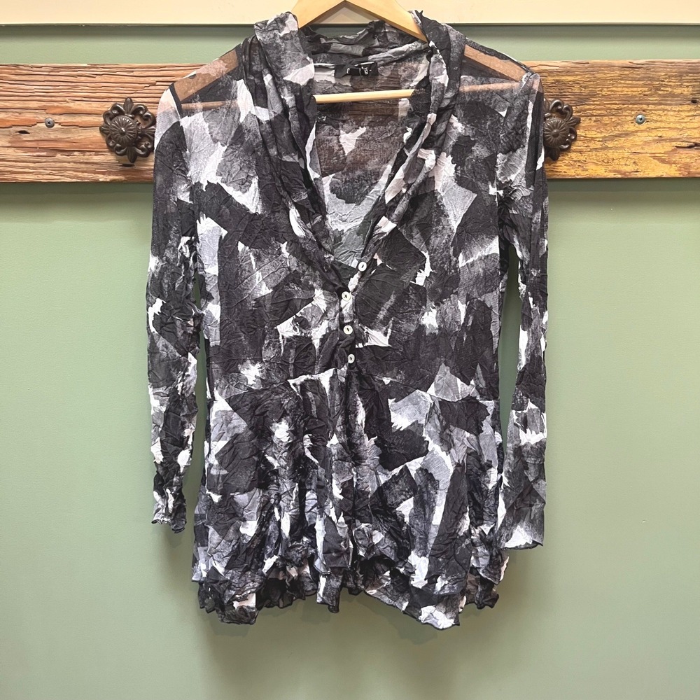 Comfy USA Womens Medium Black White Abstract Mesh Sheer Crinkle Button Top